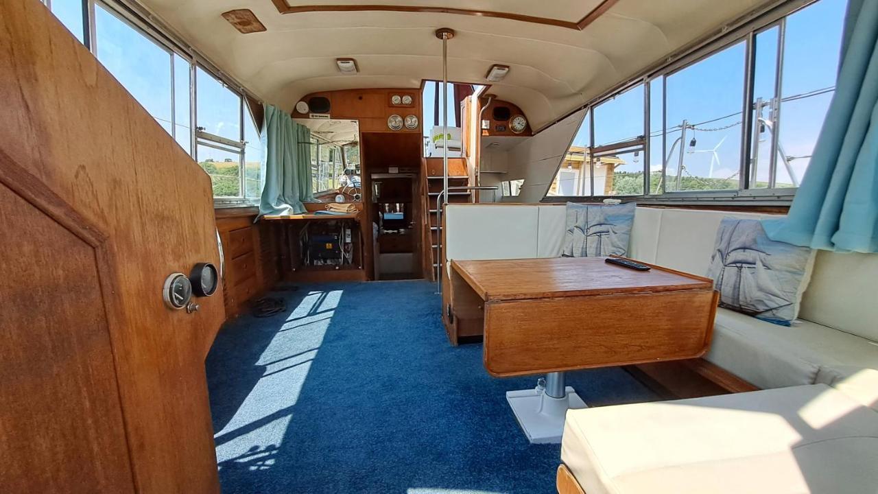 The Rose - 37ft Lakeside Yacht With Hot Tub Botel *