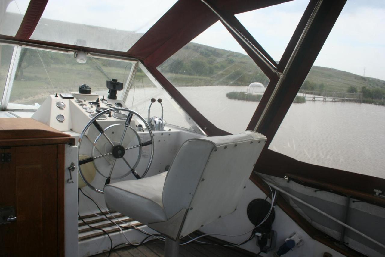 Botel The Rose - 37ft Lakeside Yacht With Hot Tub
