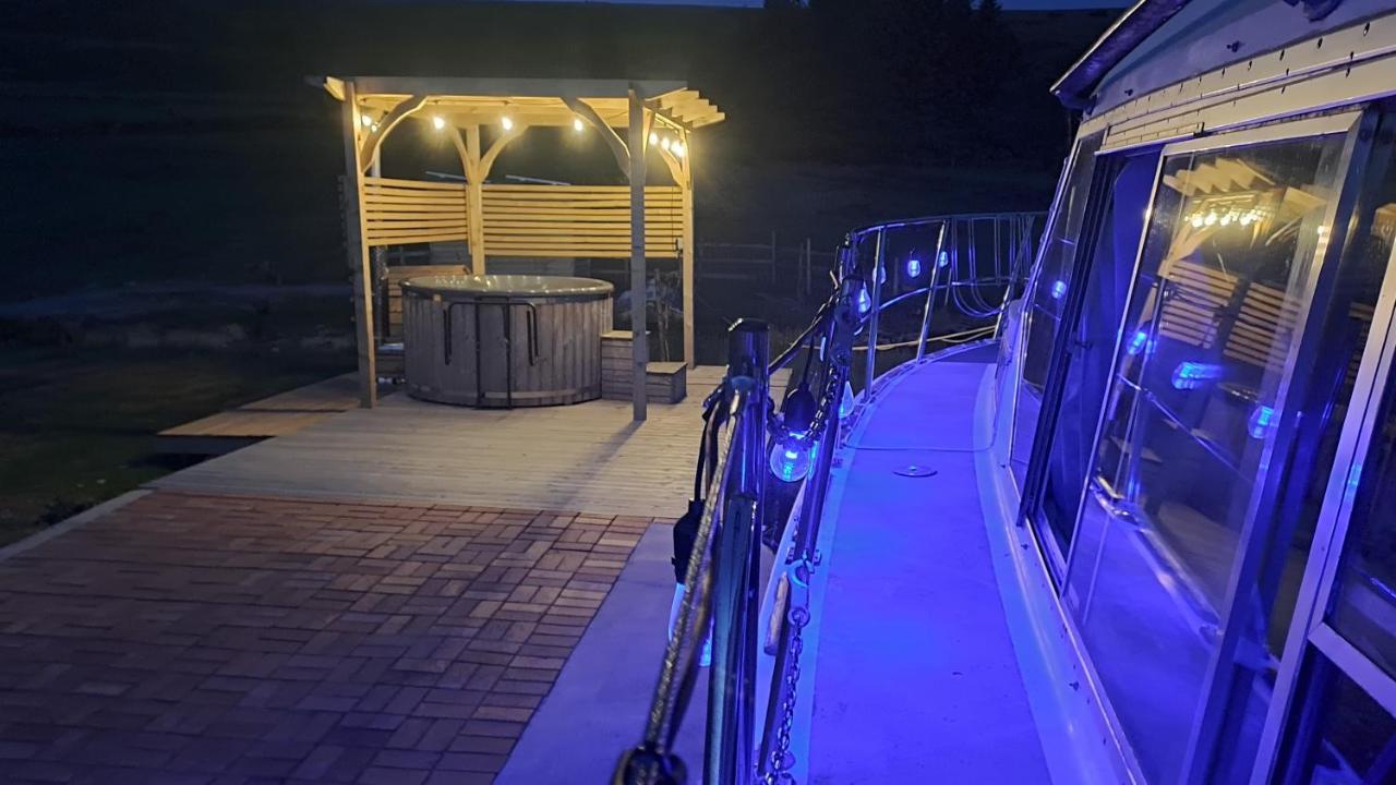 Botel The Rose - 37ft Lakeside Yacht With Hot Tub *