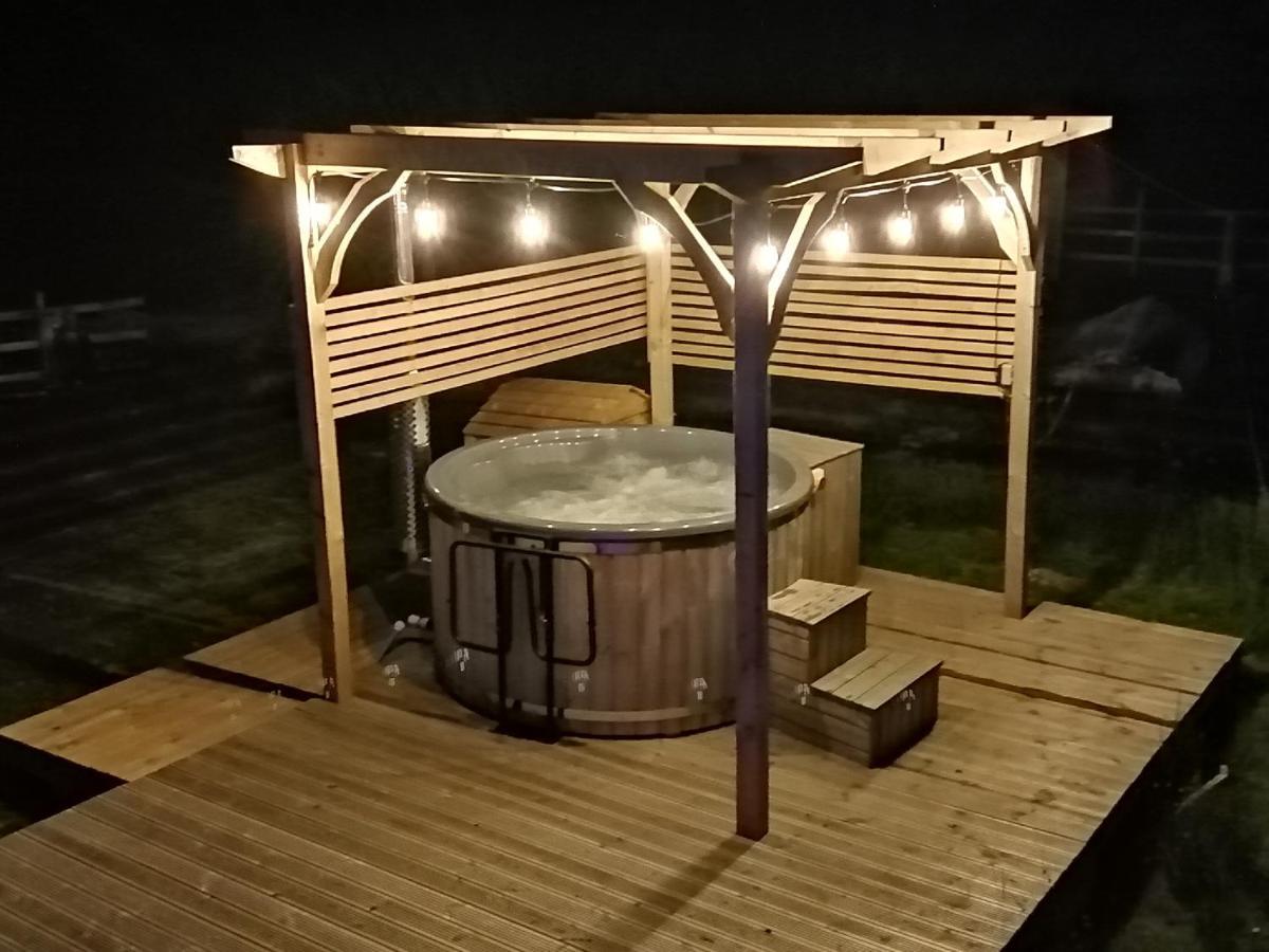 The Rose - 37ft Lakeside Yacht With Hot Tub